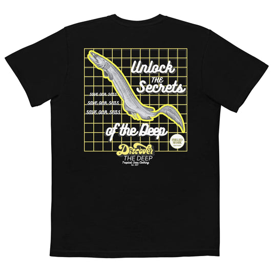 Discover the Deep Frilled Shark Edition Pocket T-shirt Dream Z